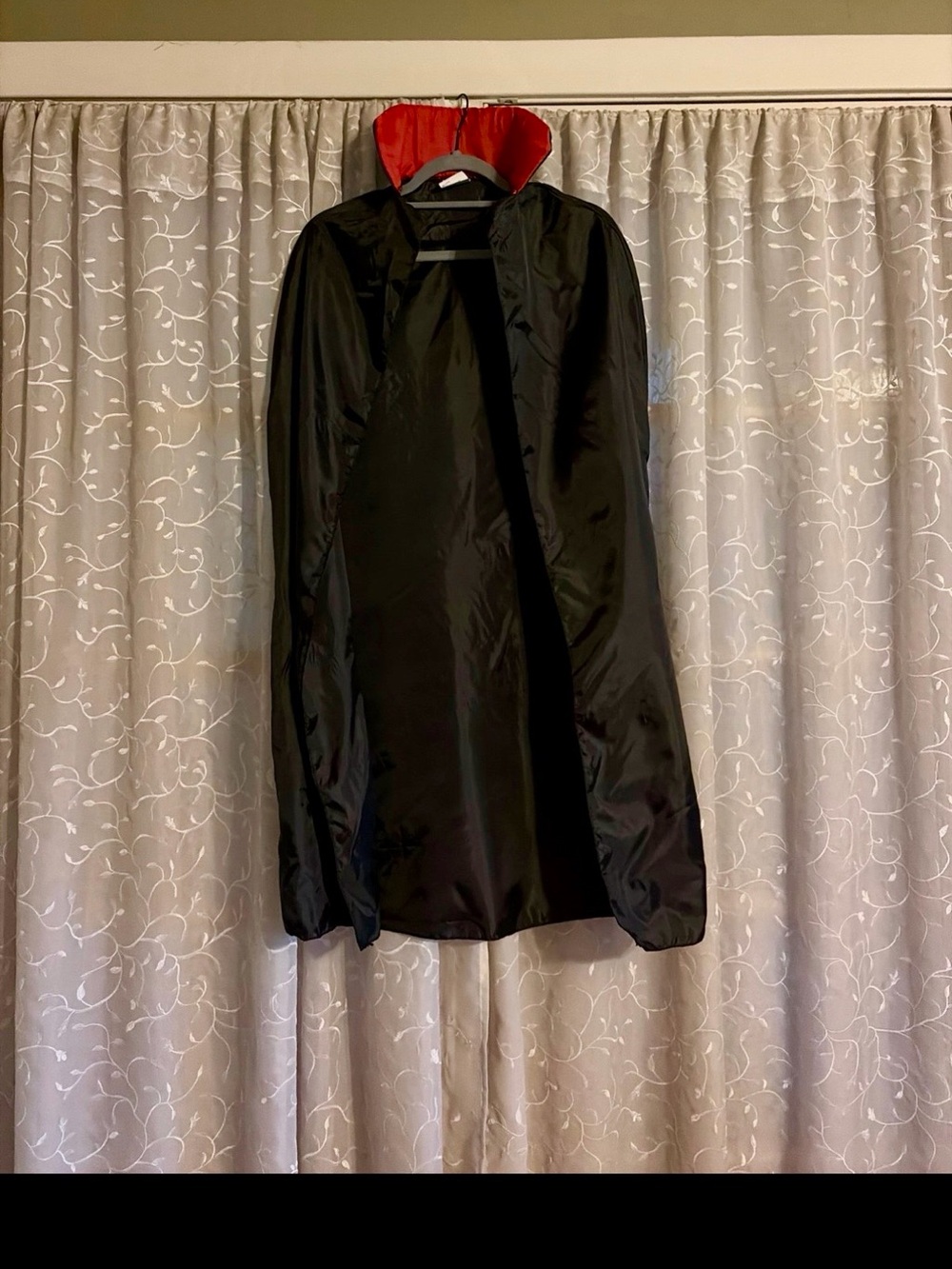 Vampire cape - Picture 1 of 3
